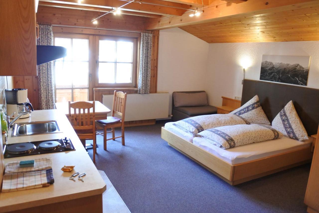 Apartement Hermann Strolz Sankt Anton am Arlberg Bagian luar foto